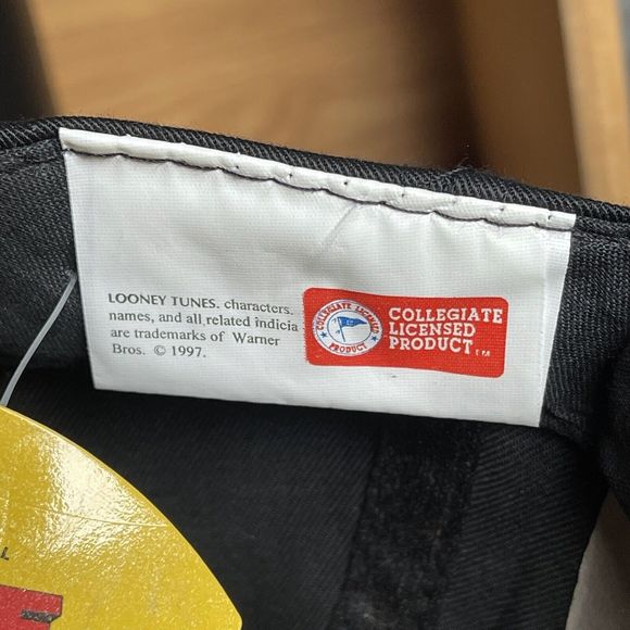 Vintage NEW 1997 The University Of Iowa Looney Tunes Bugs Bunny Snapback Cap Hat - Picture 10 of 12